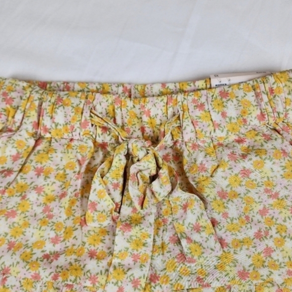 SO high rise ruffle yellow floral shorts Size XS - Picture 5 of 9